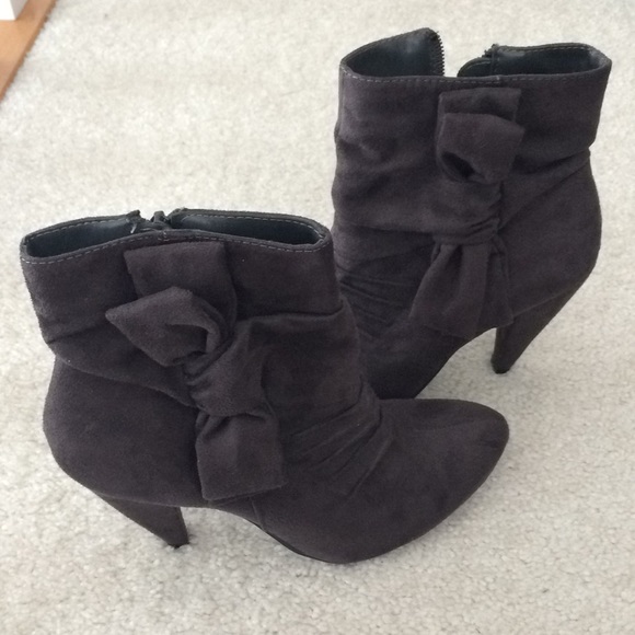 Grey suede booties with bow detail - Picture 1 of 4
